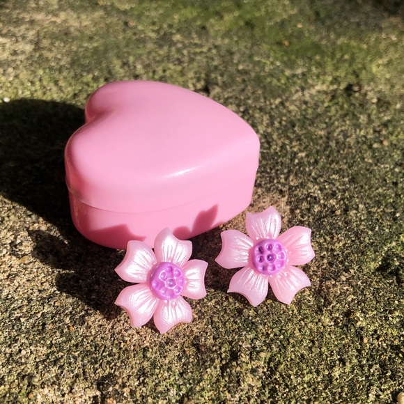 Handmade Polymer Clay Flower Earrings - Picture 2 of 14